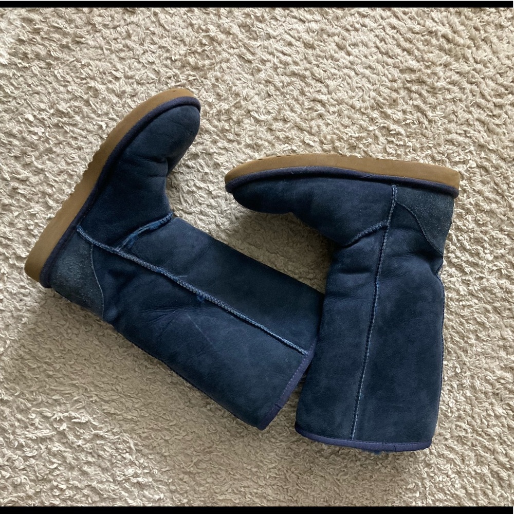 Ugg! Navy good condition!
